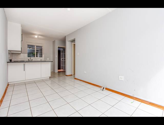 1 BEDROOM APARTMENT TO LET IN RADIOKOP